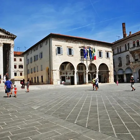 In With Sea View, Terrace, Air Conditioning, Wifi 633-2 * Pola